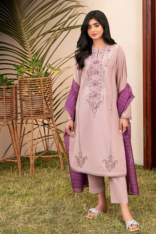 Suitlo's unstitched outfit, showcasing fine Pakistani craftsmanship with detailed embroidery and a royal touch. The Degital Printed dupatta with floral prints blends tradition and modern style kapde. Shop online for this timeless and graceful ensemble, perfect for Eid.